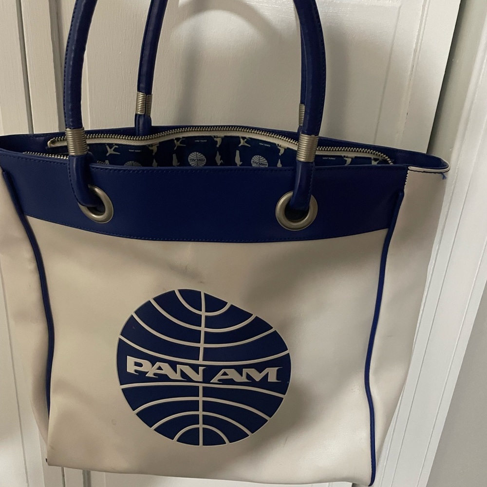 PanAm shoulder tote. Patent leather